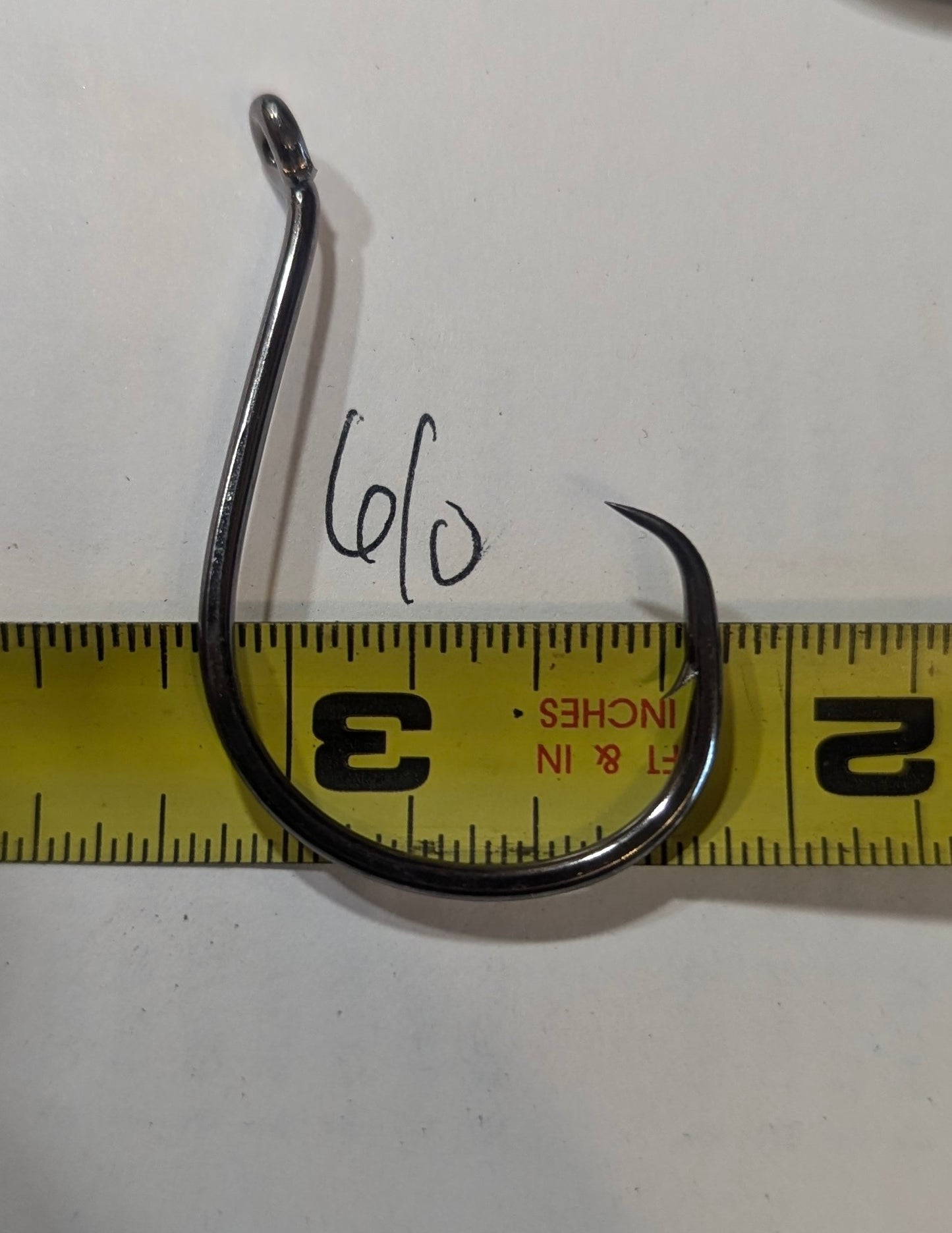 Catfish leaders circle hook